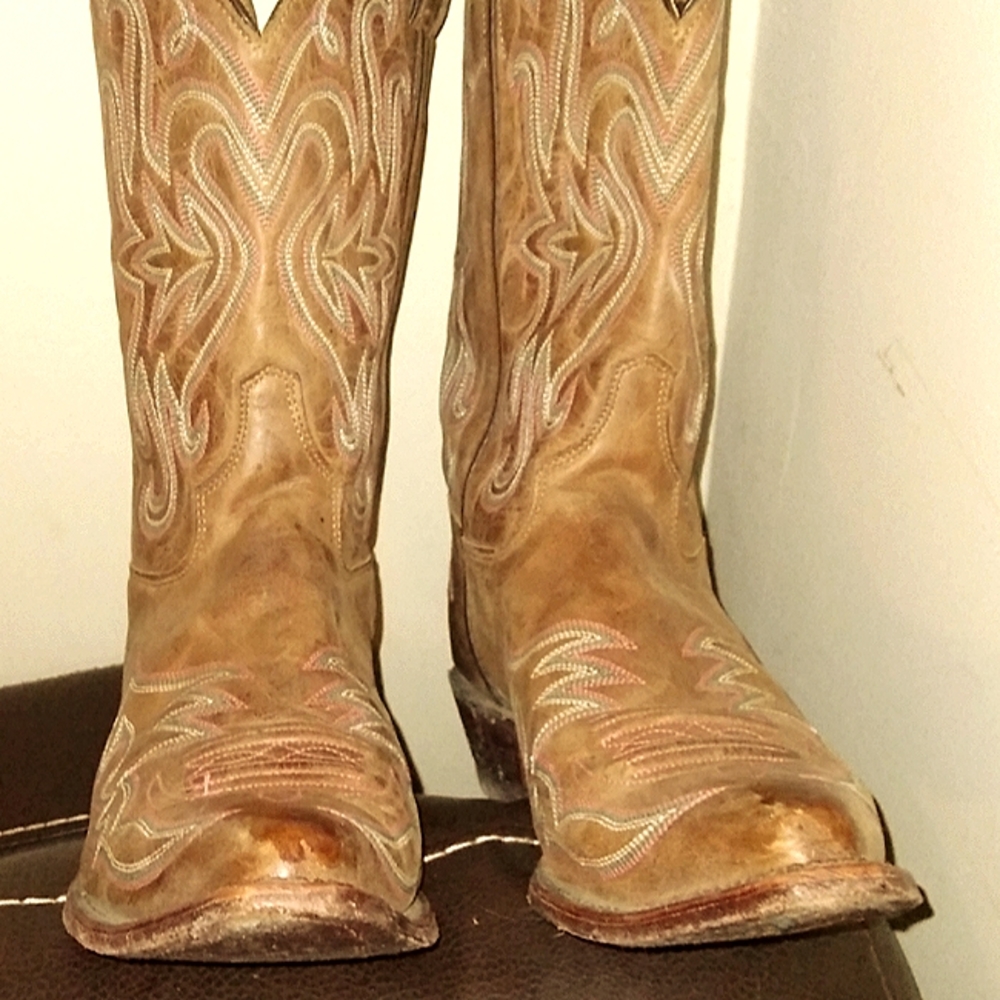 Justin cowboy boots 10 same as new worn 5 hours brown tan